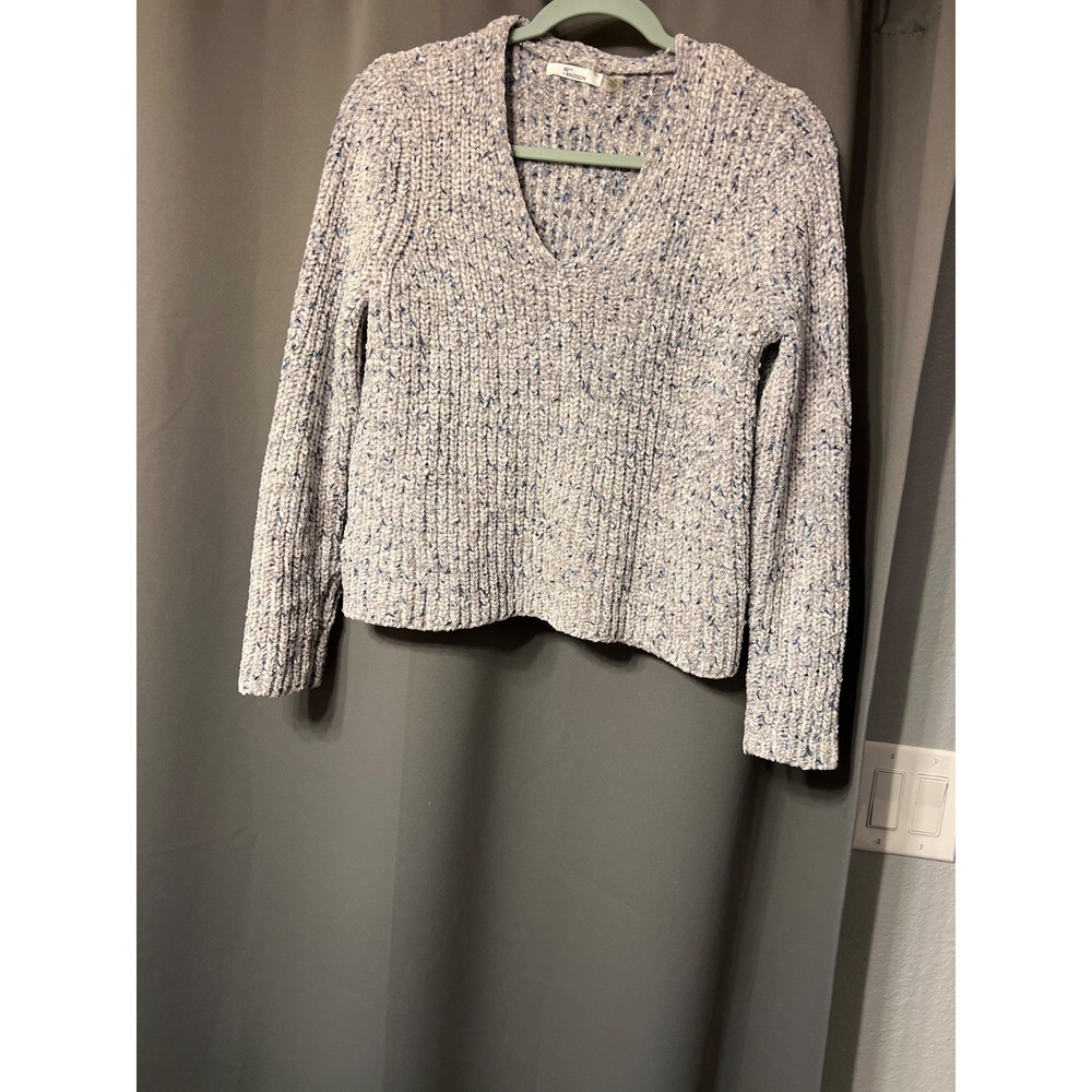 89th Madison Marled V-Neck  Chunky Knit, space dyed pattern of grey, blue, white